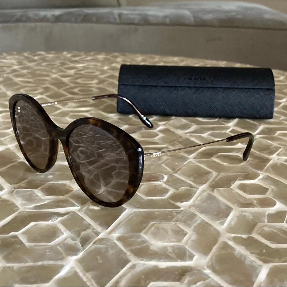 Prada SPR18XS sunnies in 2AU4P0 ‘Havana’